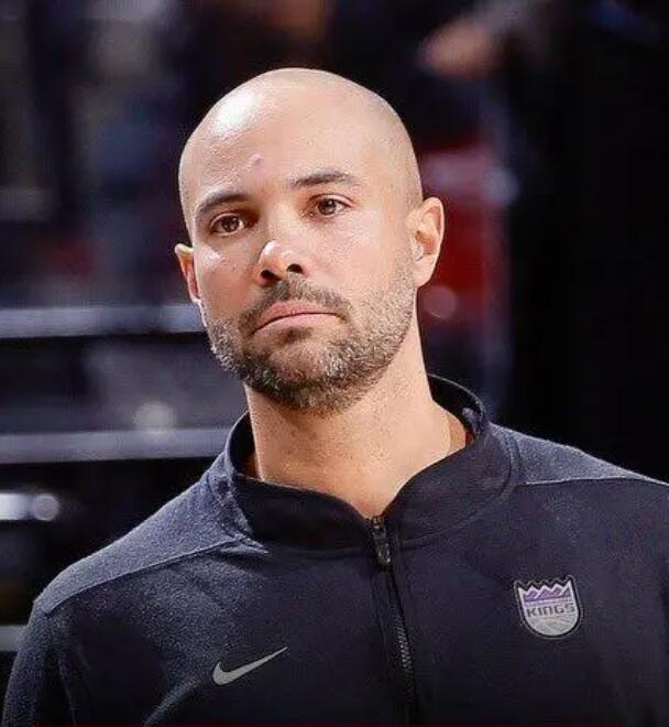 开云APP-篮网队主帅谈球队战术，展望新赛季的简单介绍