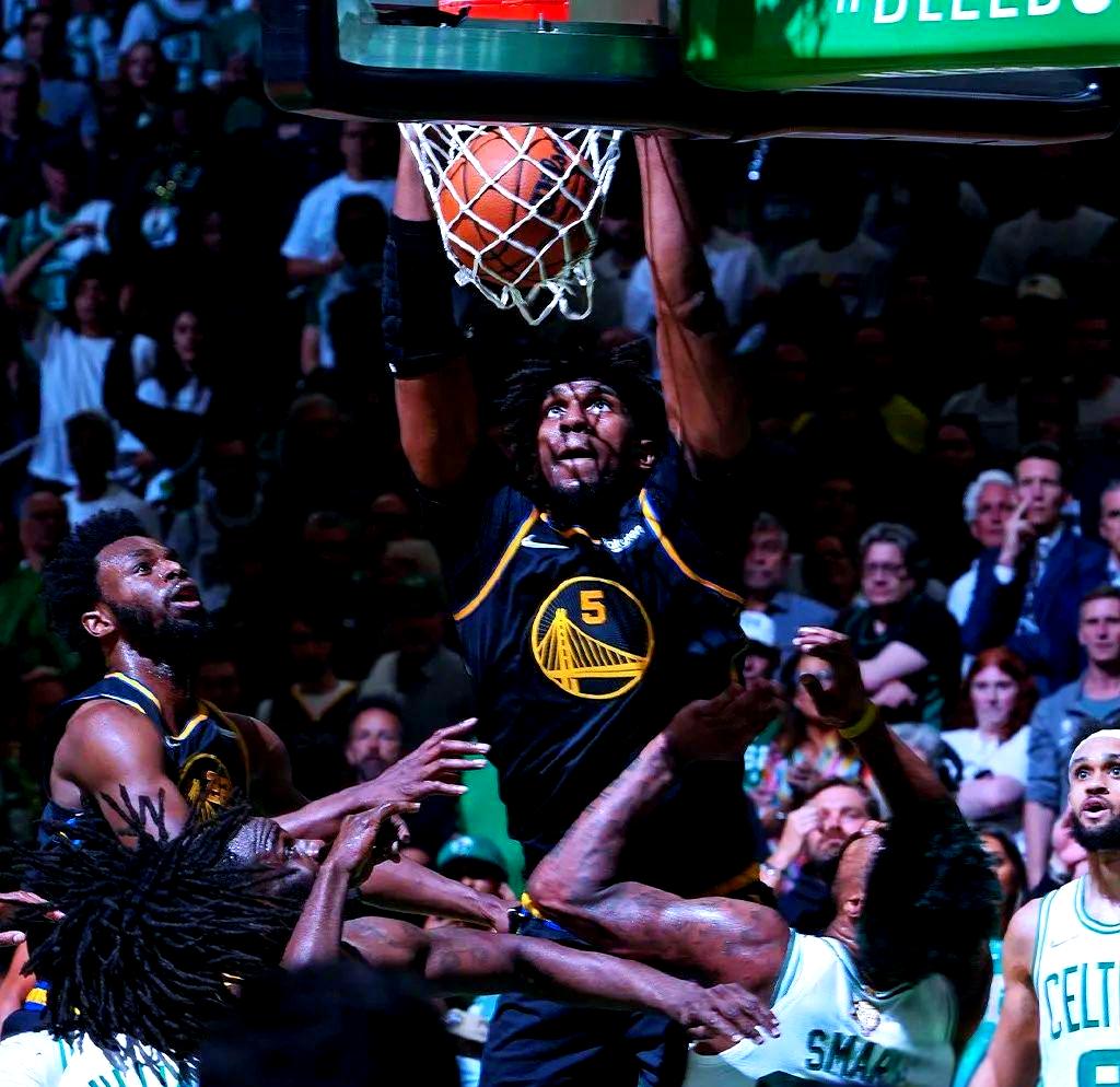 关于勇士在比赛中的勇敢表现赢得了热烈掌声的信息