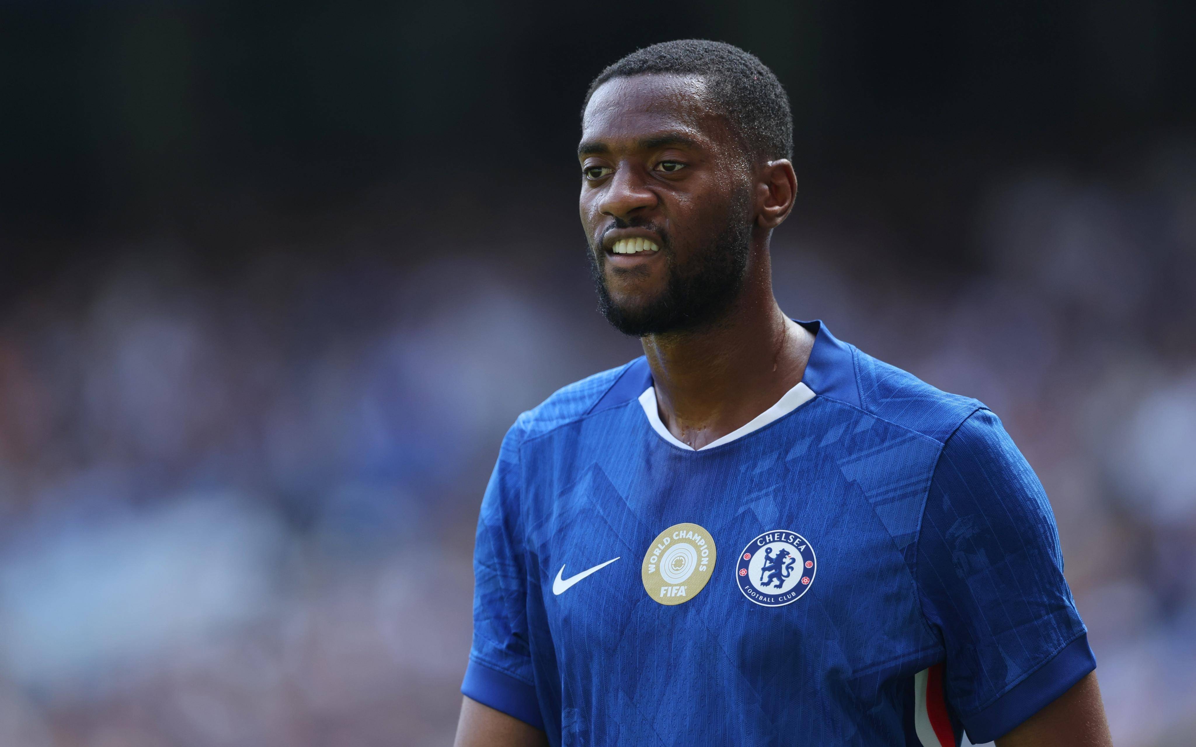 包含切尔西防线稳固球队一胜，华丽表现的词条