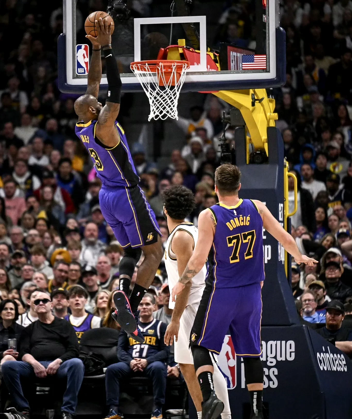 关于詹姆斯夏季篮球大战一触即发的信息 关于詹姆斯夏季篮球大战一触即发的信息