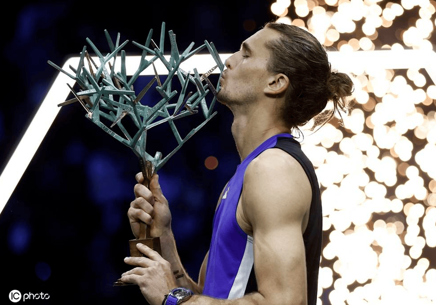 开云官网-关于法国网球队鏖战日本网球队,兹维列夫统治全场的信息