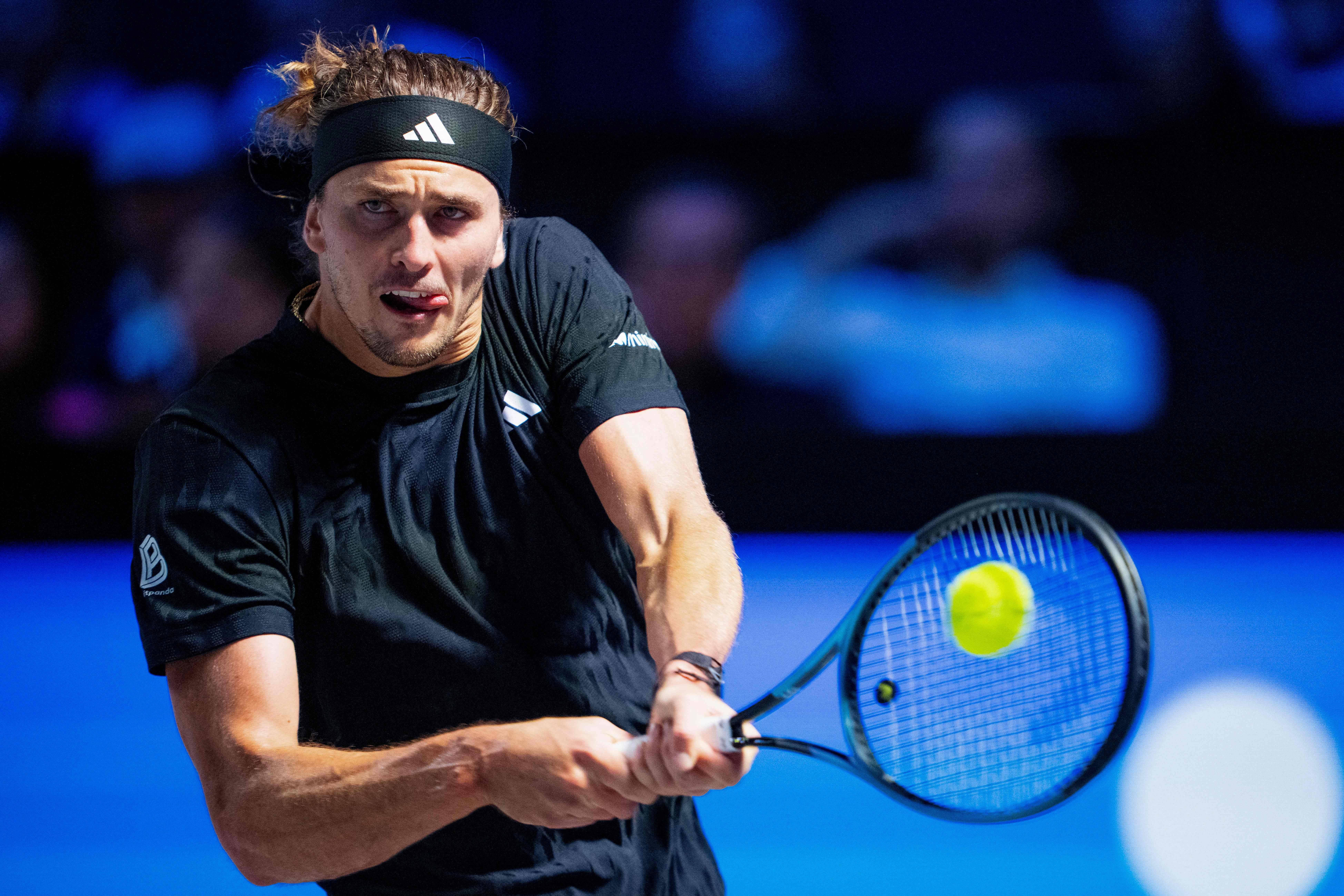 关于法国网球队鏖战日本网球队，兹维列夫统治全场的信息