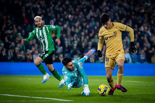 包含西甲劲旅引进摩洛哥前锋，强化锋线威胁的词条