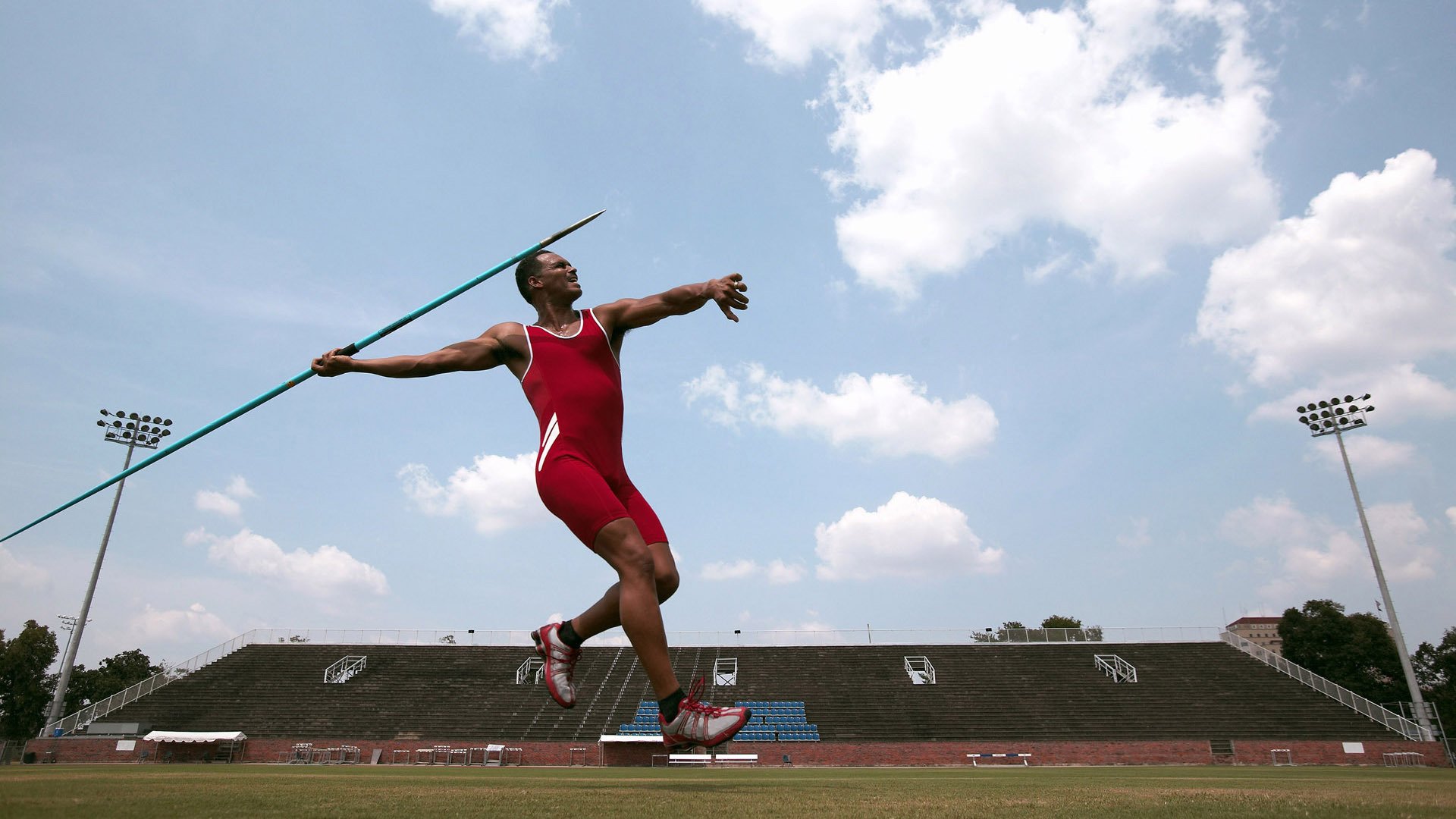 猛龙淘汰凯尔特人,小贾伦·杰克逊点燃赛场的逆袭之夜