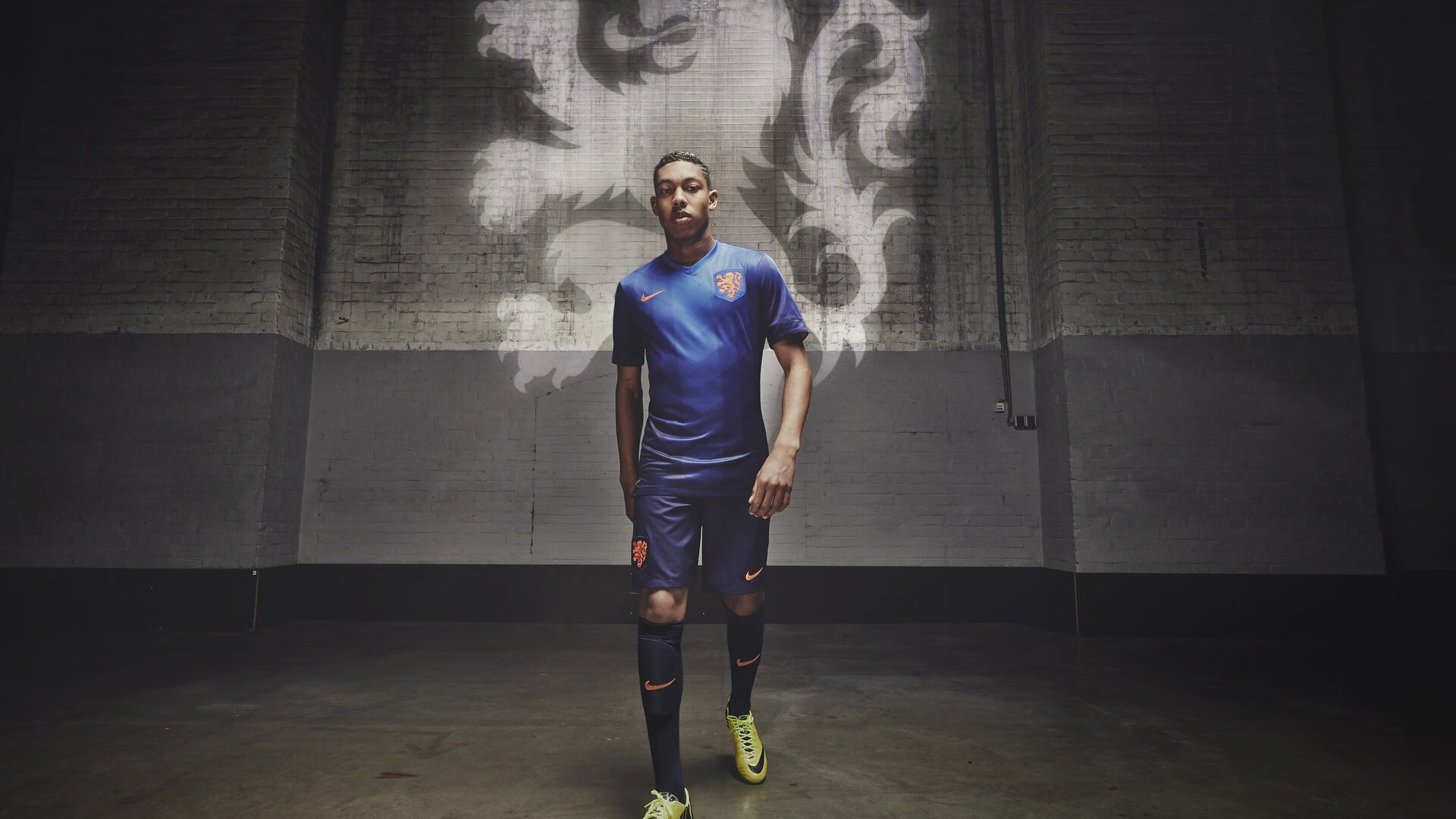 赛道上的血脉对决，勒克莱尔率红牛车队绝杀兄弟二队